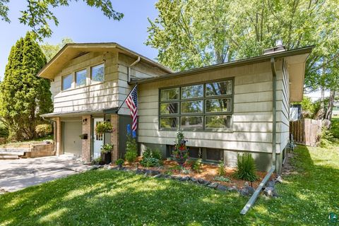 Tiny photo for 4119 Pitt St, Duluth, MN 55804 (MLS # 6126884)