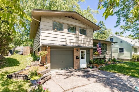 Photo of 4119 Pitt St, Duluth, MN 55804 (MLS # 6126884)
