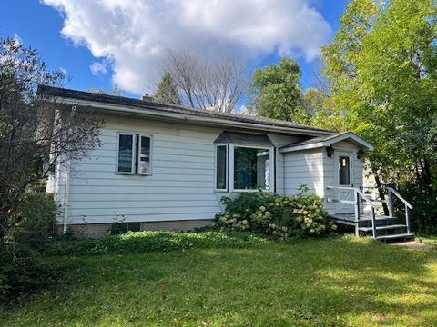 Photo of 1909 Southern Dr, Virginia, MN 55792 (MLS # 6122067)