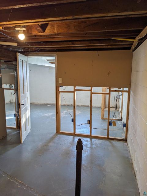 Tiny photo for 3337 Vernon St, Duluth, MN 55807 (MLS # 6124299)