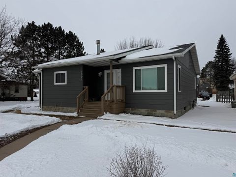 Photo of 1321 S 13th St, Virginia, MN 55792 (MLS # 6124085)