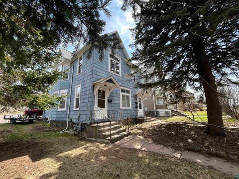 Photo of 1302 W 1st St, Duluth, MN 55806 (MLS # 6124937)