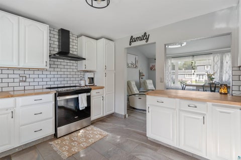 Tiny photo for 4948 Nelsondale Rd, Duluth, MN 55811 (MLS # 6127926)