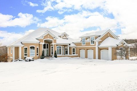 Photo of 560 Marshall St, Duluth, MN 55803 (MLS # 6123484)