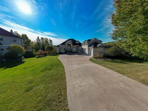 Tiny photo for 560 Marshall St, Duluth, MN 55803 (MLS # 6123484)