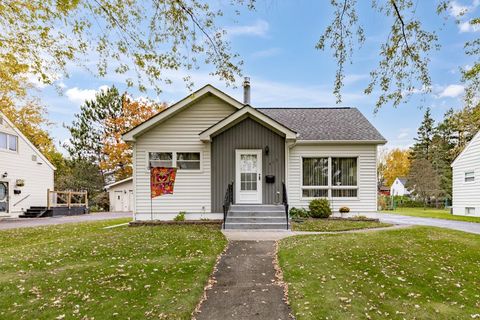 Photo of 413 W Owatonna St, Duluth, MN 55803 (MLS # 6122759)