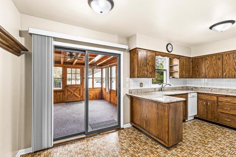 Tiny photo for 413 W Owatonna St, Duluth, MN 55803 (MLS # 6122759)