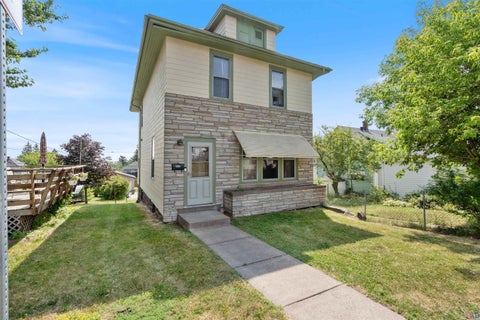 Photo of 1010 E 9th St, Duluth, MN 55805 (MLS # 6128187)