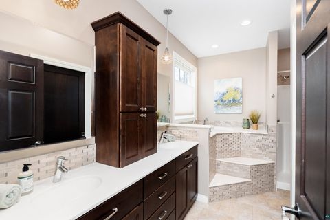 Tiny photo for 510 Crystal Dr, Duluth, MN 55811 (MLS # 6124911)