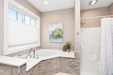 Tiny photo for 510 Crystal Dr, Duluth, MN 55811 (MLS # 6124911)