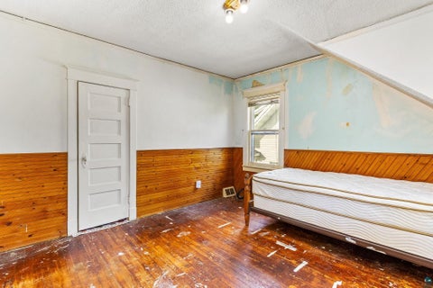 Tiny photo for 16 Sunnyside St, Duluth, MN 55808 (MLS # 6128313)