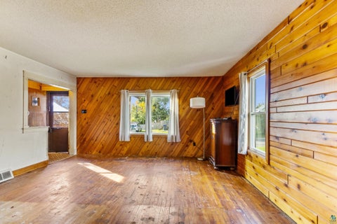 Tiny photo for 16 Sunnyside St, Duluth, MN 55808 (MLS # 6128313)