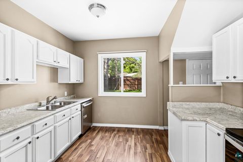 Tiny photo for 309 Maryland St, Duluth, MN 55803 (MLS # 6126618)