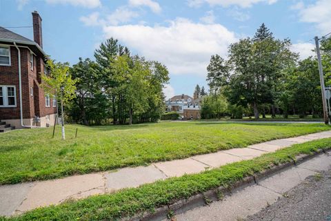 Tiny photo for 200 E 3rd St, Duluth, MN 55805 (MLS # 6124951)