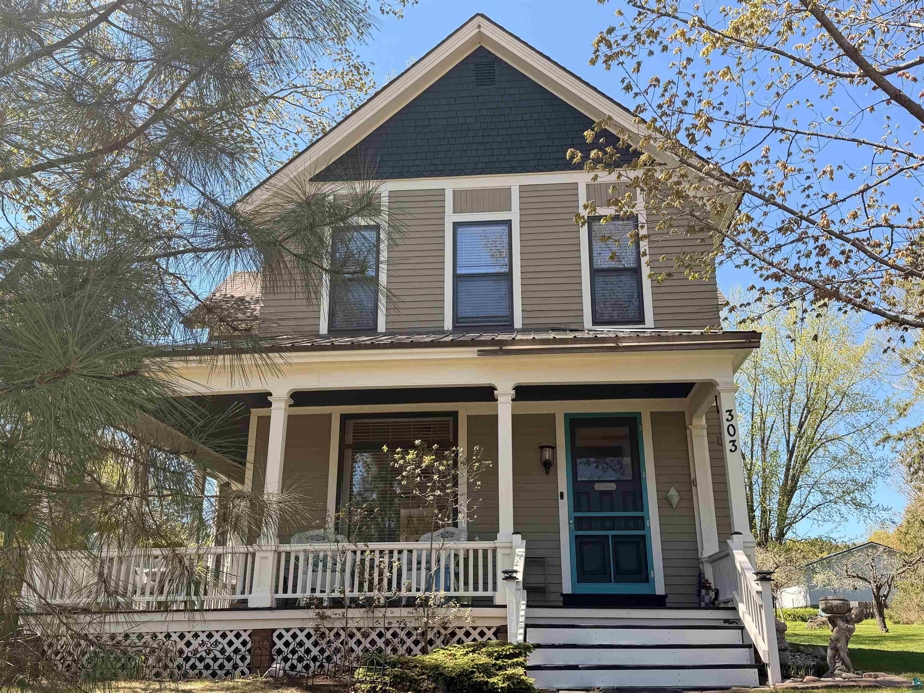 303 E 5th St