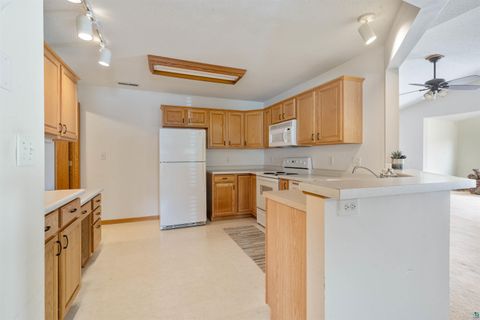 Tiny photo for 2116 Miller Creek Dr #33, Duluth, MN 55811 (MLS # 6125422)
