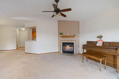 Tiny photo for 2116 Miller Creek Dr #33, Duluth, MN 55811 (MLS # 6125422)