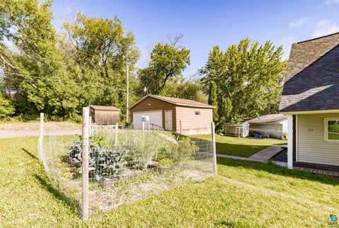 Tiny photo for 2531 W 13th St, Duluth, MN 55806 (MLS # 6127981)