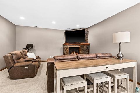 Tiny photo for 313 W Mulberry St, Duluth, MN 55811 (MLS # 6123799)