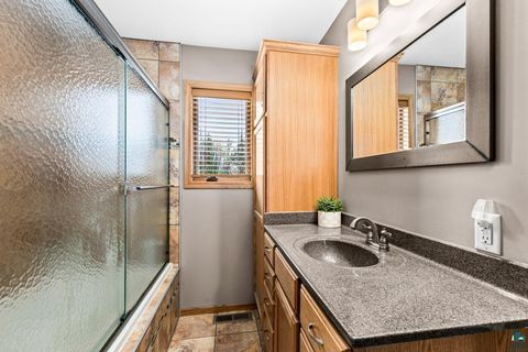 Tiny photo for 313 W Mulberry St, Duluth, MN 55811 (MLS # 6123799)