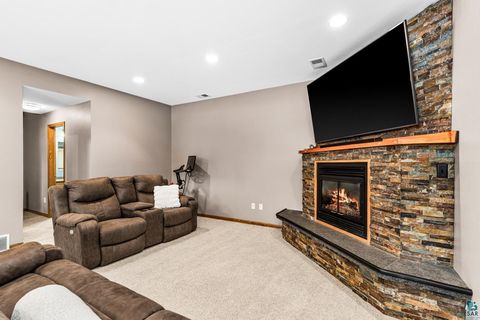 Tiny photo for 313 W Mulberry St, Duluth, MN 55811 (MLS # 6123799)