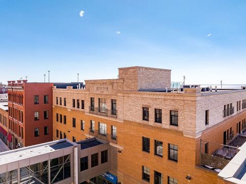 Photo of 26 E Superior St #506, Duluth, MN 55802 (MLS # 6122959)