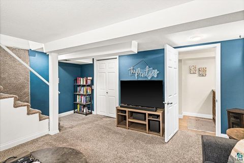 Tiny photo for 5122 Glenwood St, Duluth, MN 55804 (MLS # 6124108)