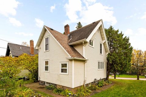 Tiny photo for 4717 Robinson St, Duluth, MN 55804 (MLS # 6122618)