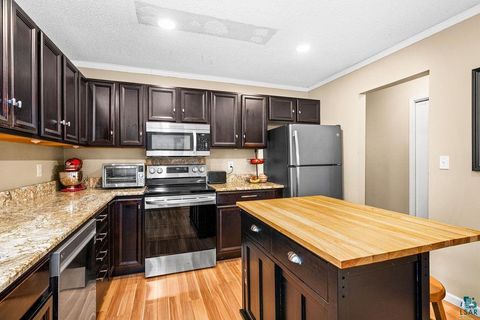 Tiny photo for 3717 Chambersburg Ave, Duluth, MN 55811 (MLS # 6125480)