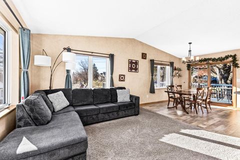 Tiny photo for 535 Glenwood St, Duluth, MN 55803 (MLS # 6122915)