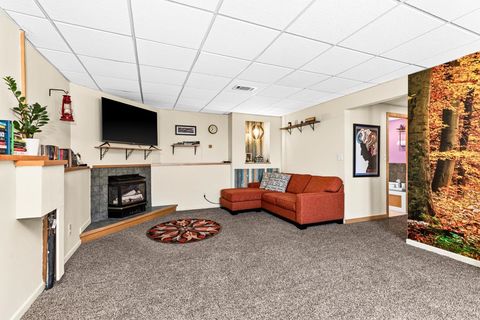 Tiny photo for 535 Glenwood St, Duluth, MN 55803 (MLS # 6122915)