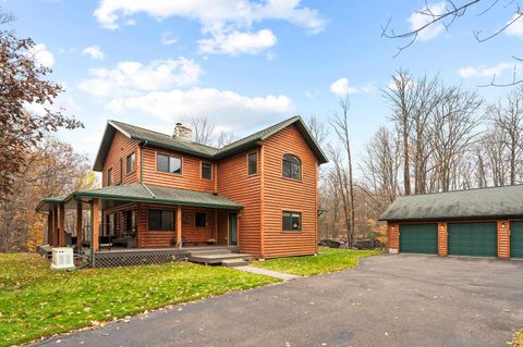 Photo of 5906 Helm Rd, Duluth, MN 55811 (MLS # 6122593)