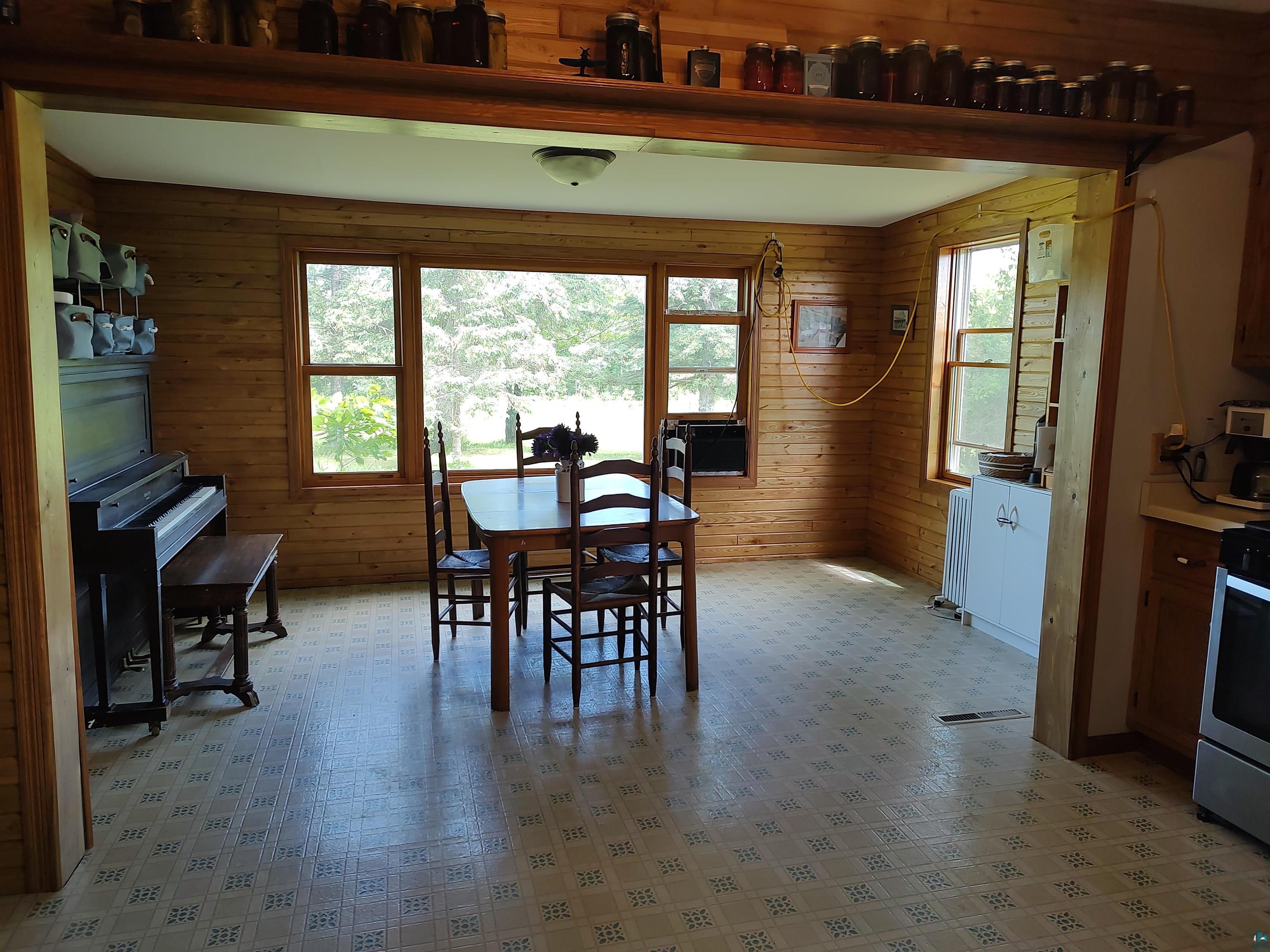 2585 Hautala Rd
