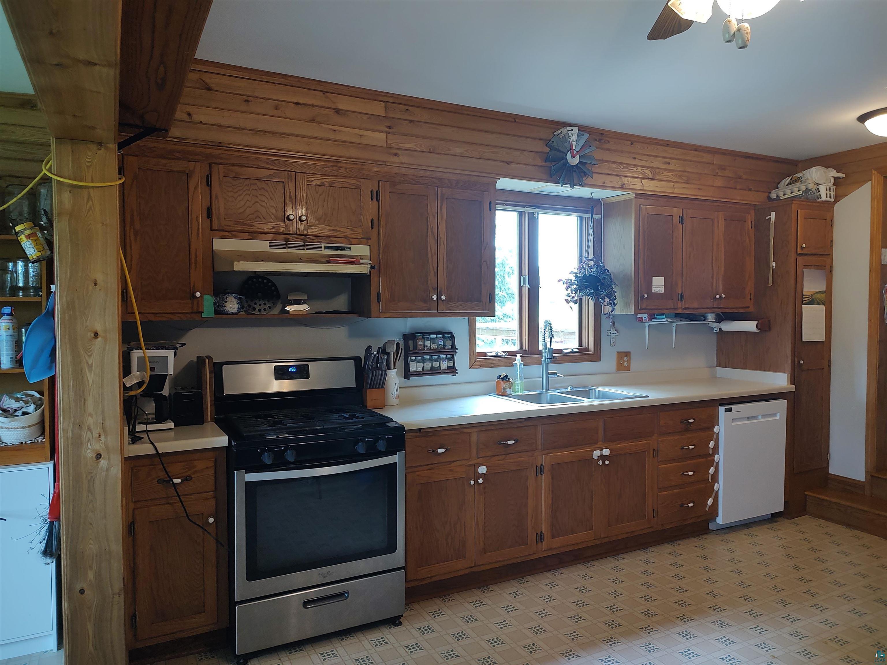 2585 Hautala Rd