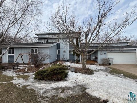 Photo of 333 NE 5th Ave, Chisholm, MN 55719 (MLS # 6124258)