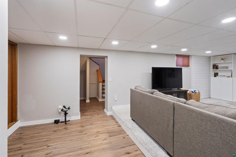 Tiny photo for 324 Hawkins St, Duluth, MN 55811 (MLS # 6126147)