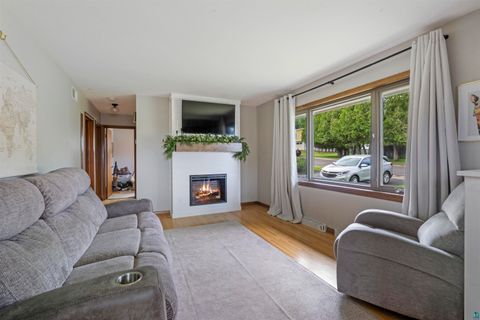 Tiny photo for 324 Hawkins St, Duluth, MN 55811 (MLS # 6126147)