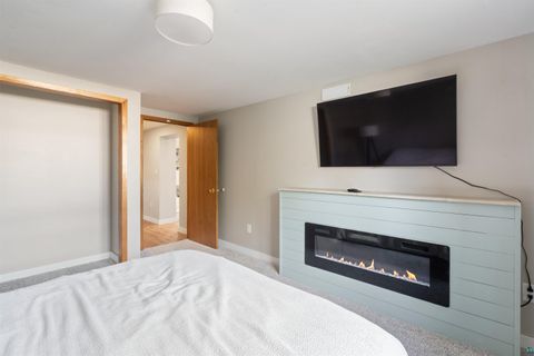 Tiny photo for 324 Hawkins St, Duluth, MN 55811 (MLS # 6126147)
