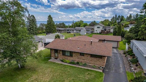 Photo of 324 Hawkins St, Duluth, MN 55811 (MLS # 6126147)