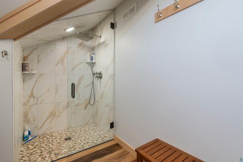 Tiny photo for 5140 Lakewood Rd, Duluth, MN 55804 (MLS # 6124816)