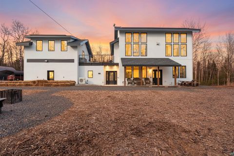 Photo of 5140 Lakewood Rd, Duluth, MN 55804 (MLS # 6124816)