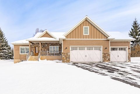 Photo of 2729 Northridge Dr, Duluth, MN 55811 (MLS # 6123147)