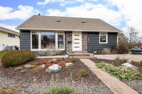 Photo of 5007 Colorado St, Duluth, MN 55804 (MLS # 6122905)