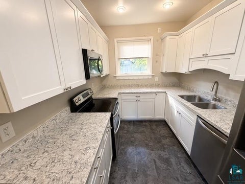 Tiny photo for 6220 E Superior St, Duluth, MN 55804 (MLS # 6127767)