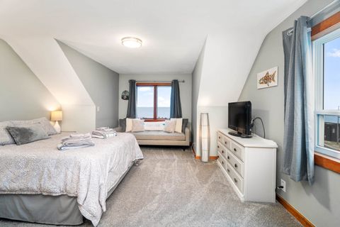 Tiny photo for 107 South Ave, Two Harbors, MN 55616 (MLS # 6122428)