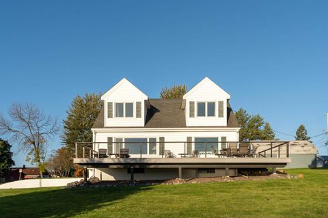 Tiny photo for 107 South Ave, Two Harbors, MN 55616 (MLS # 6122428)