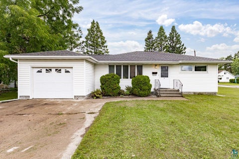 Photo of 1107 Washington Ave, Cloquet, MN 55720 (MLS # 6127864)