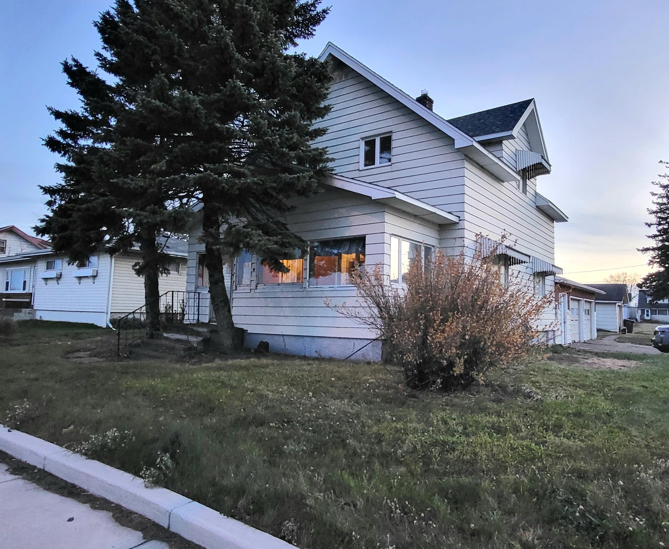 202 E 2nd St
