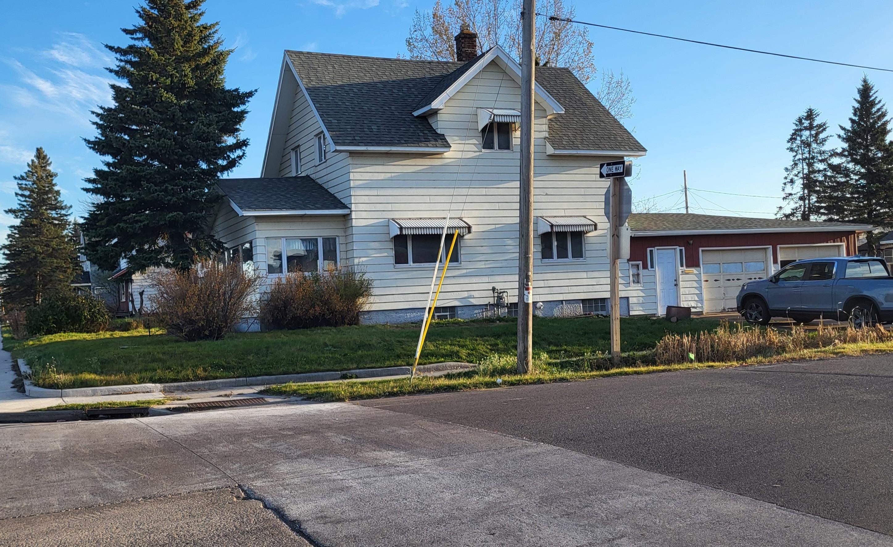 202 E 2nd St