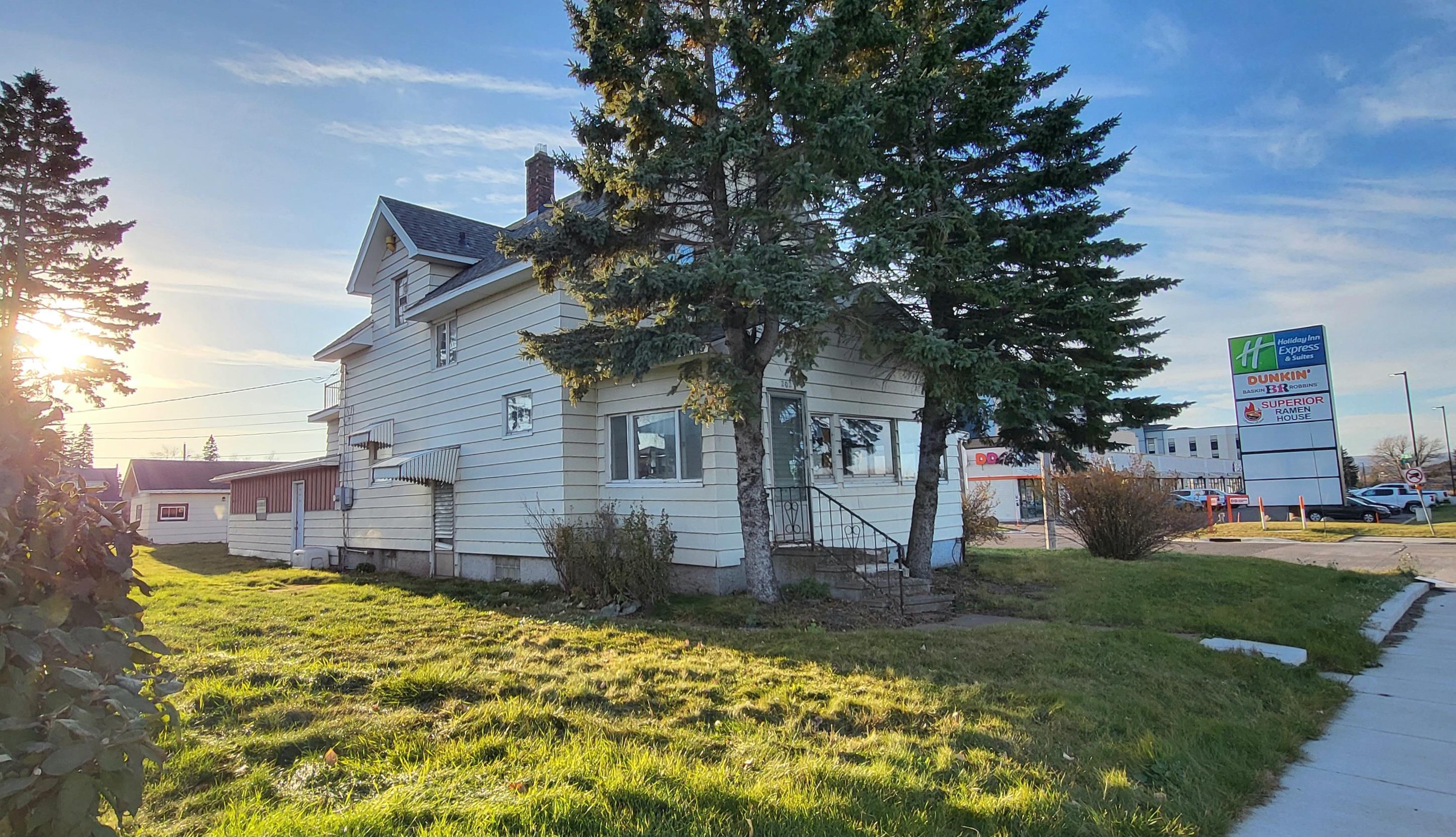 202 E 2nd St